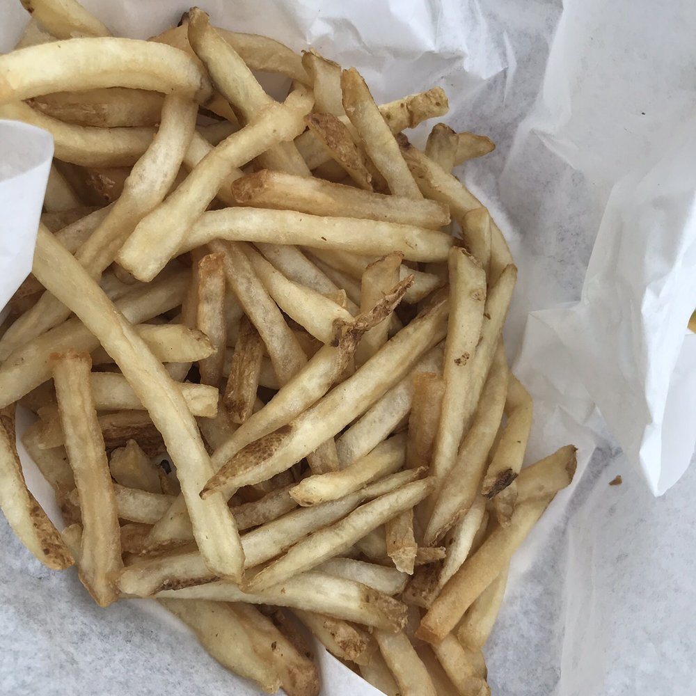 Luxe Bar & Grill - Pubs Near Me - Grosse Pointe Farms, Michigan