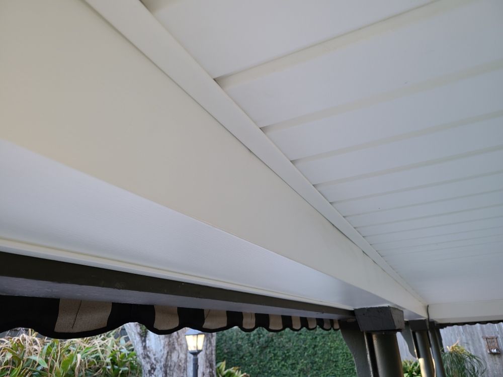 Slide of R.Leons Construction