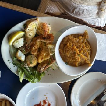 Boston Sail Loft - Lemon Pepper Seafood Combo - Bars Near Me - Boston, Massachusetts