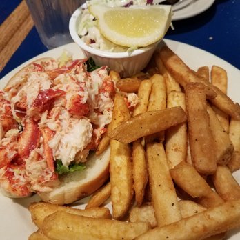 Boston Sail Loft - Lobstah roll - Bars Near Me - Boston, Massachusetts