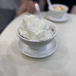 晶晶甜品 - Easily to be shared between two