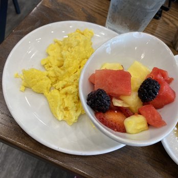 Another Broken Egg Cafe - Fruit and Scrabbles eggs - American Near Me - Indianapolis, Indiana