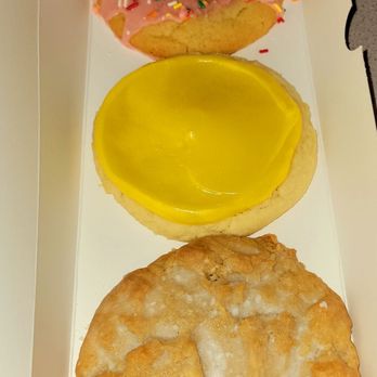 Crumbl - Glendale - Bakeries Near Me - Glendale, California