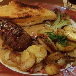Mendoza - Pfeffersteak mit Pfefferrahmsauce, Bratkartoffeln u Brot