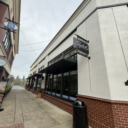 Elizabeth's Wine Lounge - Exterior