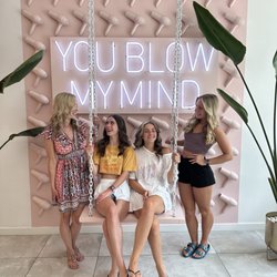 Sip & Dry - A Blow Dry Bar