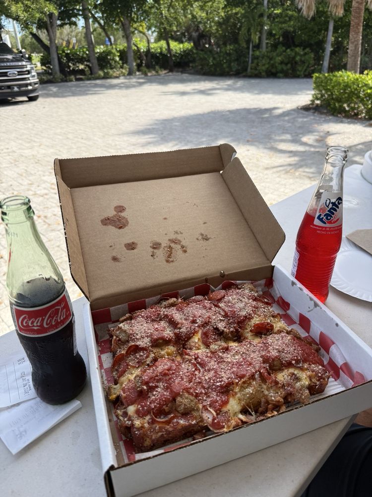 Scooters Pizza Kitchen Logo