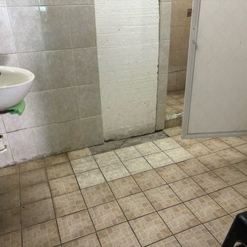 Central Gym - I've seen roadside restrooms in better shape. - Gyms Near Me - Puerto Vallarta, JAL