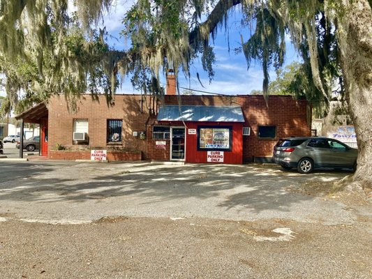 Twin Oaks BBQ by null