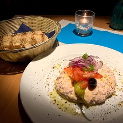 Delphi-Restaurant - Feschmacklich in Ordnung, aber mit fast acht Euro einfach grotesk überteuert: Taramas