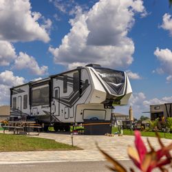 Sun Retreats Orlando ChampionsGate - Full hookup RV site