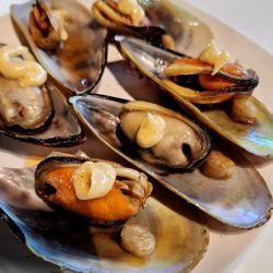 Starting with a Mussels appetizer at 2 Tha Joint.