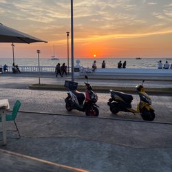 El Palomar - Sunset view at the bar