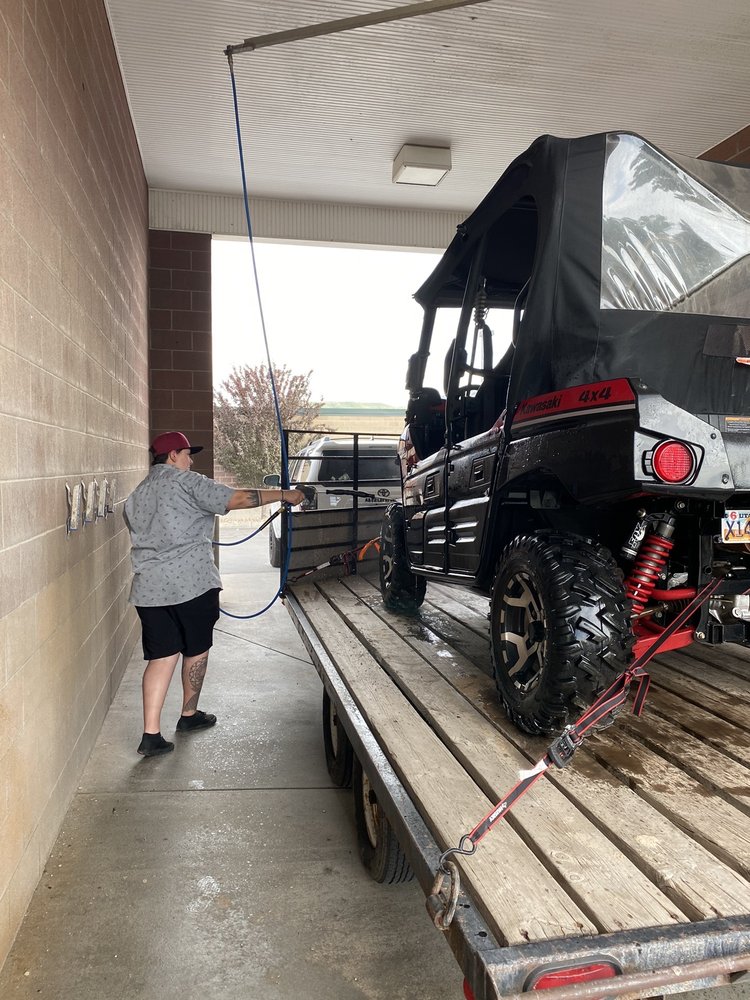 SQUIRTS CARWASH Updated August 2024 23 Reviews 5100 W 13400th S