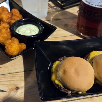 Block Craft Beer & Kitchen - Sliders and cauliflower bites - New American Near Me - Sacramento, California Block Craft Beer & Kitchen - Sliders and cauliflower bites - New American Near Me - Sacramento, California