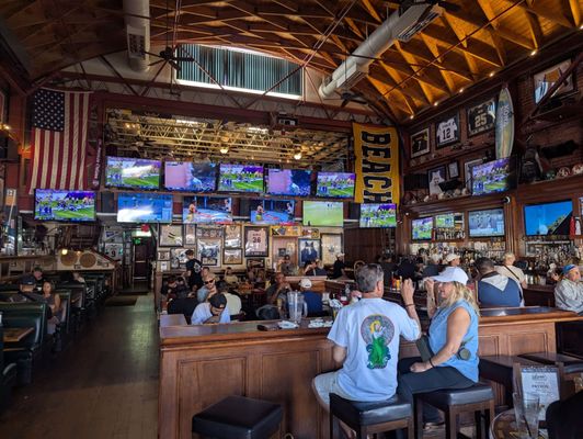 Legends Restaurant & Sports Bar by null