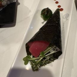 Tuna Avocado handroll