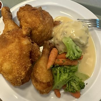 Flo's V8 Cafe - Flo's Famous Fried Chicken - Cafes Near Me - Anaheim, California