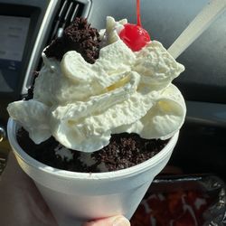 Lucy's Vedie Twist - Whoopie Pie Sundae