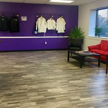 Baltimore Gracie Jiu-Jitsu - Reception and retail area - Brazilian Jiu-jitsu Near Me - Halethorpe, Maryland Baltimore Gracie Jiu-Jitsu - Reception and retail area - Brazilian Jiu-jitsu Near Me - Halethorpe, Maryland