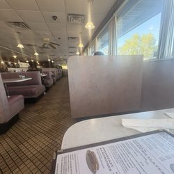 Mama's Restaurant - Inside