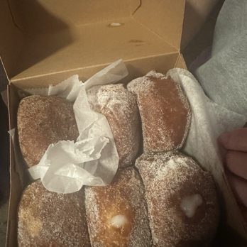Leonard's Bakery - Bakeries Near Me - Honolulu, Hawaii