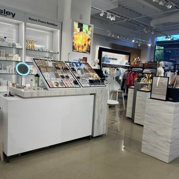 Bloomie's by Bloomingdale's - Department Stores Near Me - Seattle, Washington