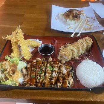 Sushiholic - Sushi Bars Near Me - La Mirada, California