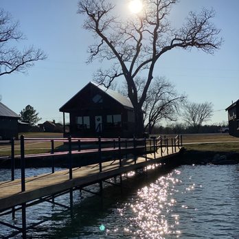 Open Water Lodge & Cabins - The Laredo Cabin - Vacation Rentals Near Me - Wills Point, Texas