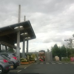 Dobbies - Dobbies entrance, car park