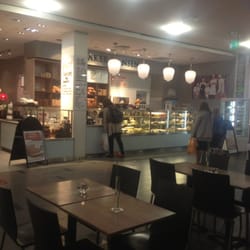 Baker Hansen - Baker Hansen inne på Storo Storsenter.