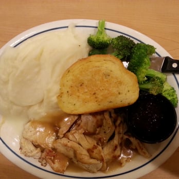 IHOP - Turkey Dinner ($10.99) with mashed potatoes (the instant mix variety) & broccoli - tastes like 2 boxes of Marie Callender's frozen TV dinner - American Near Me - Rosedale, Maryland