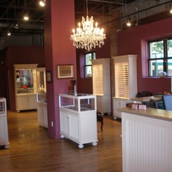 Unique Eye Optique - Exclusive collection of top end designer eyewear. Manhattan glitz right here in the neighborhood.