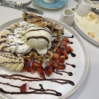 Mango Mango Dessert - Waffle with fruit and ice cream - Desserts Near Me - Pittsburgh, Pennsylvania