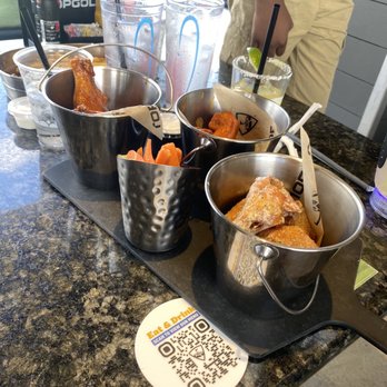 Topgolf - Trio wings bone in with three flavors- bbq/Buffalo/lemon pepper - New American Near Me - Miami Gardens, Florida
