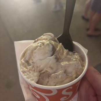 Salt & Straw - Peanut brittle and salted malted chocolate chip cookie dough - Ice Cream & Frozen Yogurt Near Me - Orlando, Florida