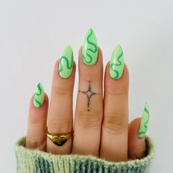 V Nails