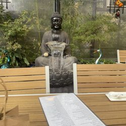 Minato Bronx - Outside sitting area