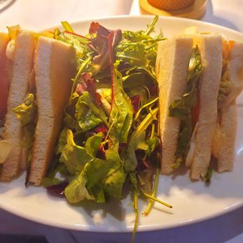 Renoma Café Gallery - Club sandwich. - Coffee & Tea Near Me - Paris, 75 Renoma Café Gallery - Club sandwich. - Coffee & Tea Near Me - Paris, 75