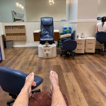 Holly and Hudson - Nail Salons Near Me - Long Beach, California