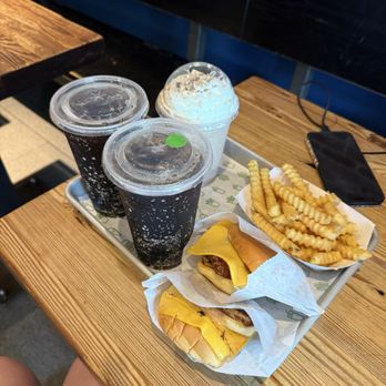 Shake Shack Dumbo - Burgers Near Me - Brooklyn, New York Shake Shack Dumbo - Burgers Near Me - Brooklyn, New York