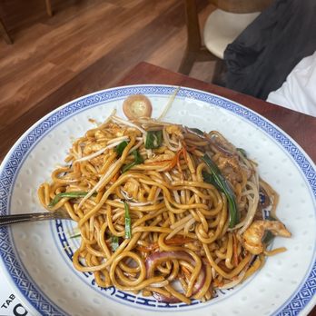 Noodle Dynasty - Chicken Chow mein - Chinese Near Me - Berkeley, California Noodle Dynasty - Chicken Chow mein - Chinese Near Me - Berkeley, California