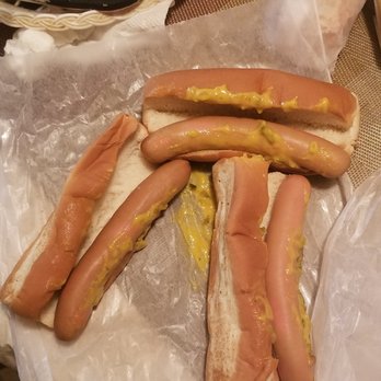 Elliot's Famous Hot Dogs - missing mustard and ketchup..... Sheeeeesh. the dude that usally works the grill doesnt screw up, maybe give that kid a raise. - Fast Food Near Me - Lowell, Massachusetts