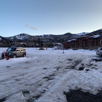 Sundial Lodge - So few people staying here, that even the overflow parking was empty. They still wouldn't allow us to park in the garage though. - Hotels Near Me - Park City, Utah Sundial Lodge - So few people staying here, that even the overflow parking was empty. They still wouldn't allow us to park in the garage though. - Hotels Near Me - Park City, Utah
