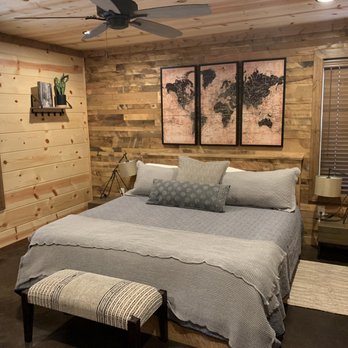 Broken Bow Cabin Lodging - One of the bedrooms - Vacation Rentals Near Me - Broken Bow, Oklahoma Broken Bow Cabin Lodging - One of the bedrooms - Vacation Rentals Near Me - Broken Bow, Oklahoma