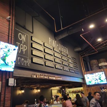 Pint + Jigger - Interior - Beer Bar Near Me - Honolulu, Hawaii