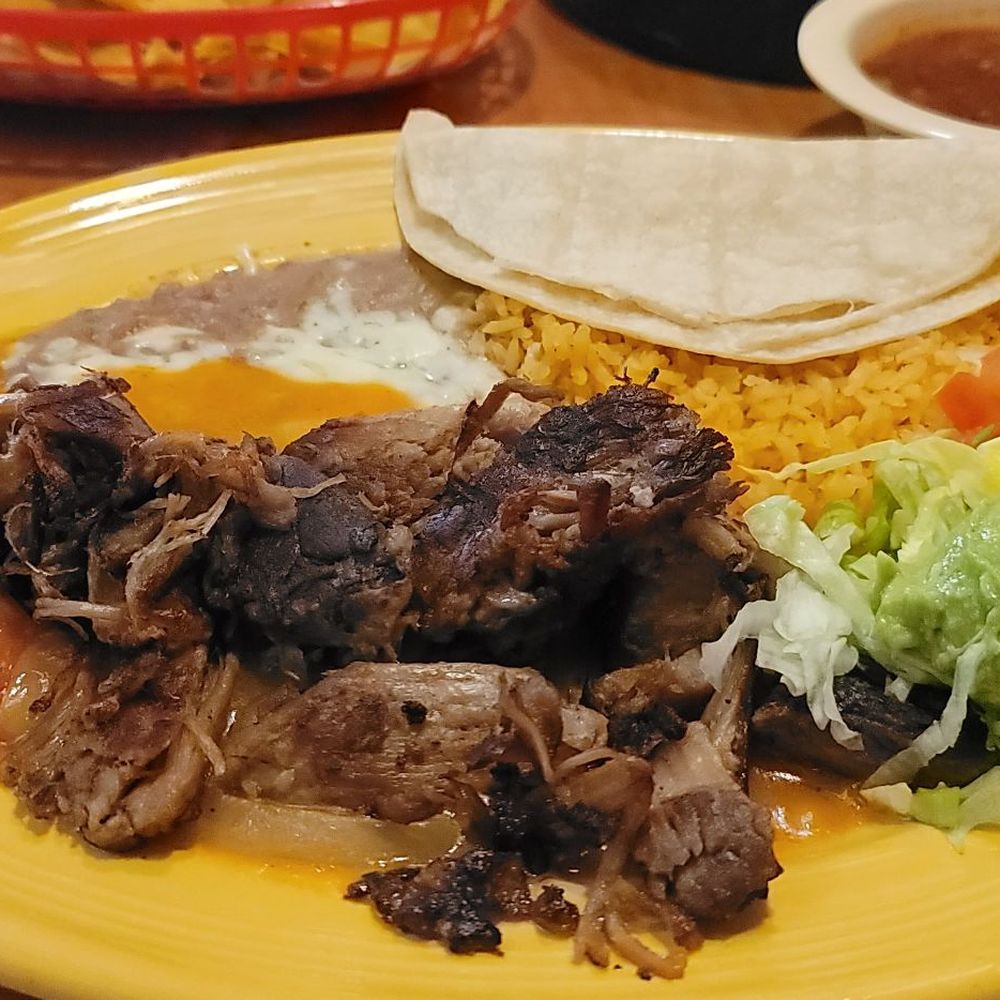Si Senor Grill - Cispy carnitas with a gravy, corn tortillas, guacamole, Pico, rice and beans. - Mexican Near Me - Bakersfield, California Si Senor Grill - Cispy carnitas with a gravy, corn tortillas, guacamole, Pico, rice and beans. - Mexican Near Me - Bakersfield, California