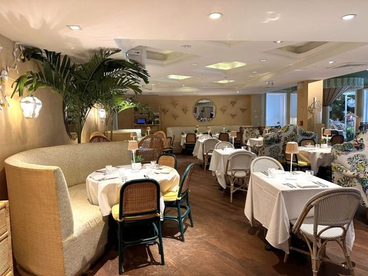 The Colony Hotel by null