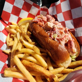 Yankee Lobster - Traditional lobster roll - Seafood Markets Near Me - Boston, Massachusetts