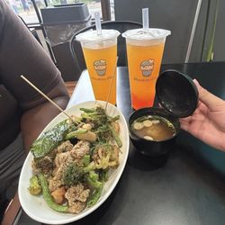 At Munchies - Taiwanese popcorn chicken - mango fruit tea refresher - passion fruit tea refresher